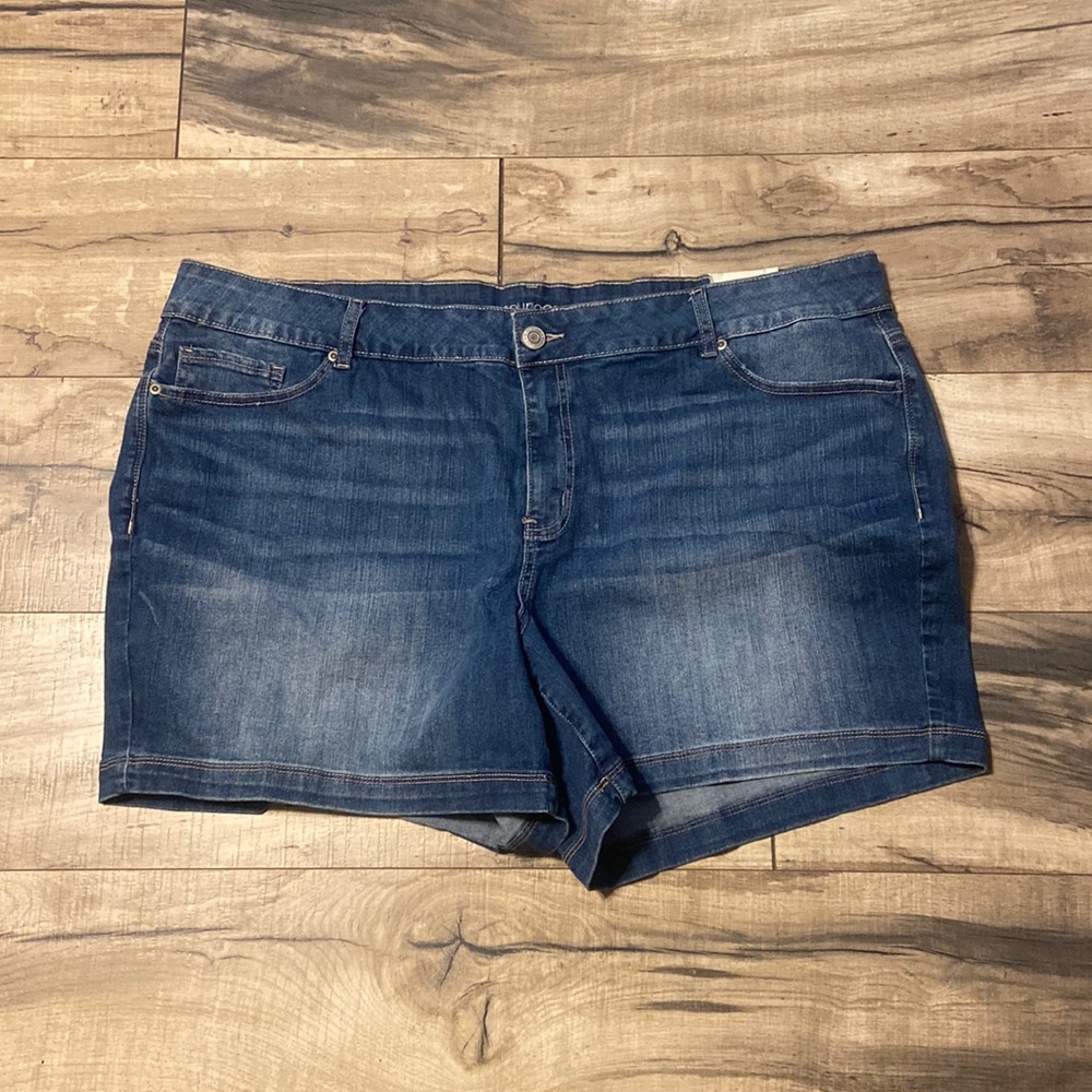 😀 new with tag Maurices size 24 w. Mid rise 6” inseam.